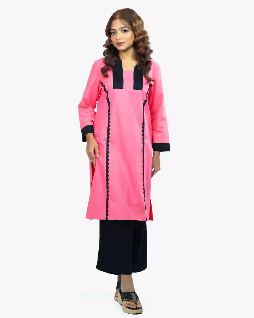 MISBA 2-Piece Set: Soft Pink Kameez with Lace Detailing and Chic Black Pants